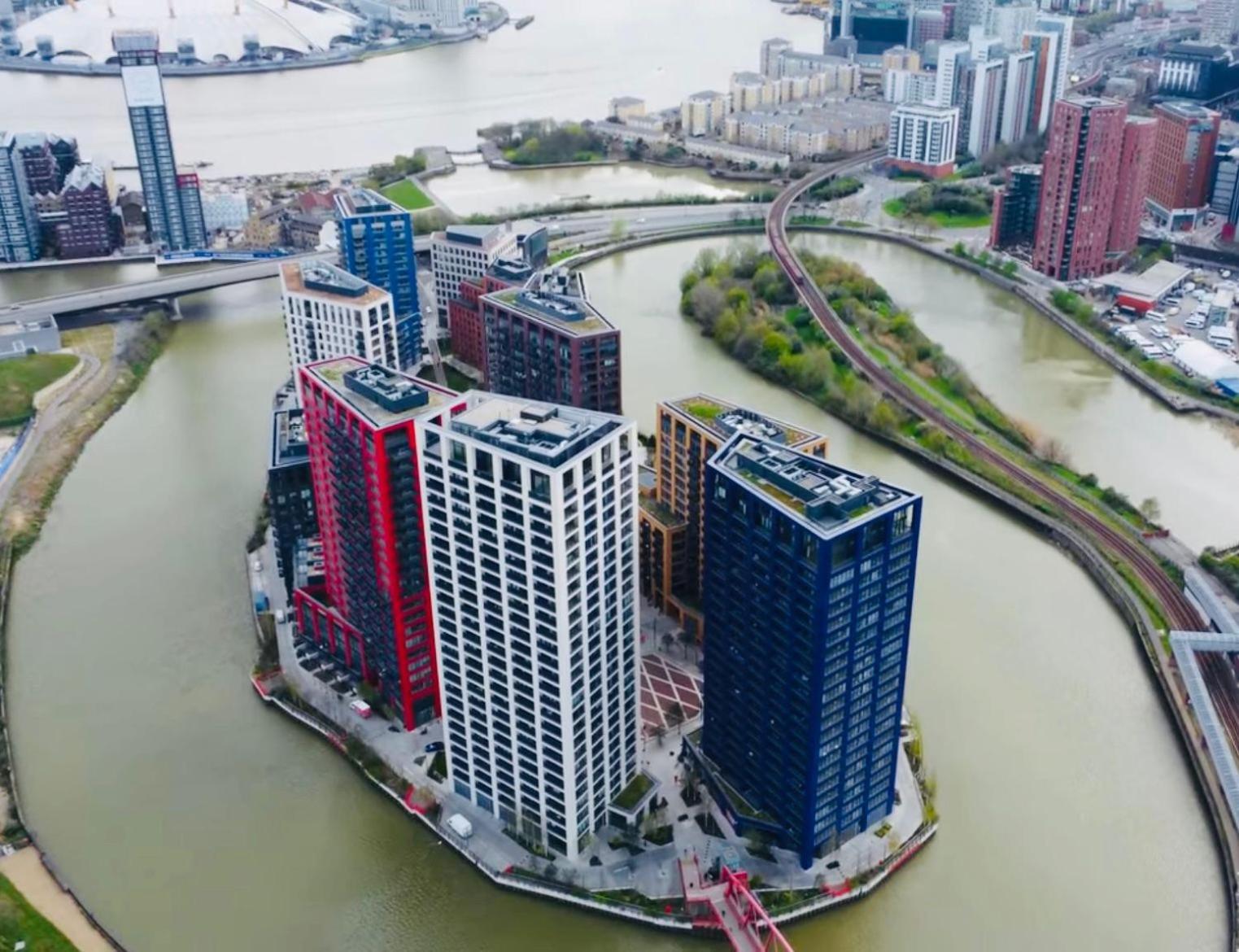 Luxurious - Prime Location Near Excel, O2 & Canary Wharf *