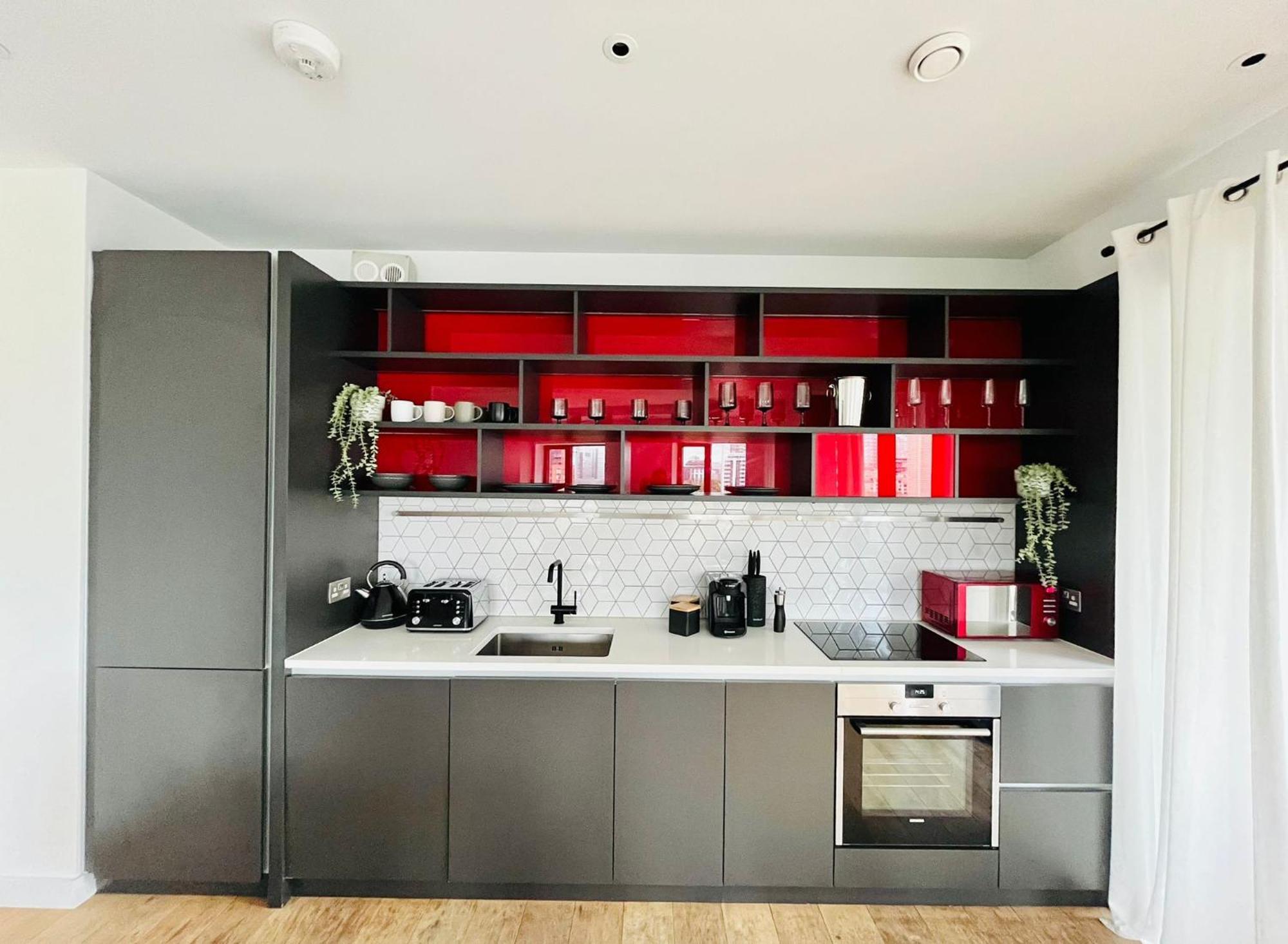 Luxurious - Prime Location Near Excel, O2 & Canary Wharf Apartment