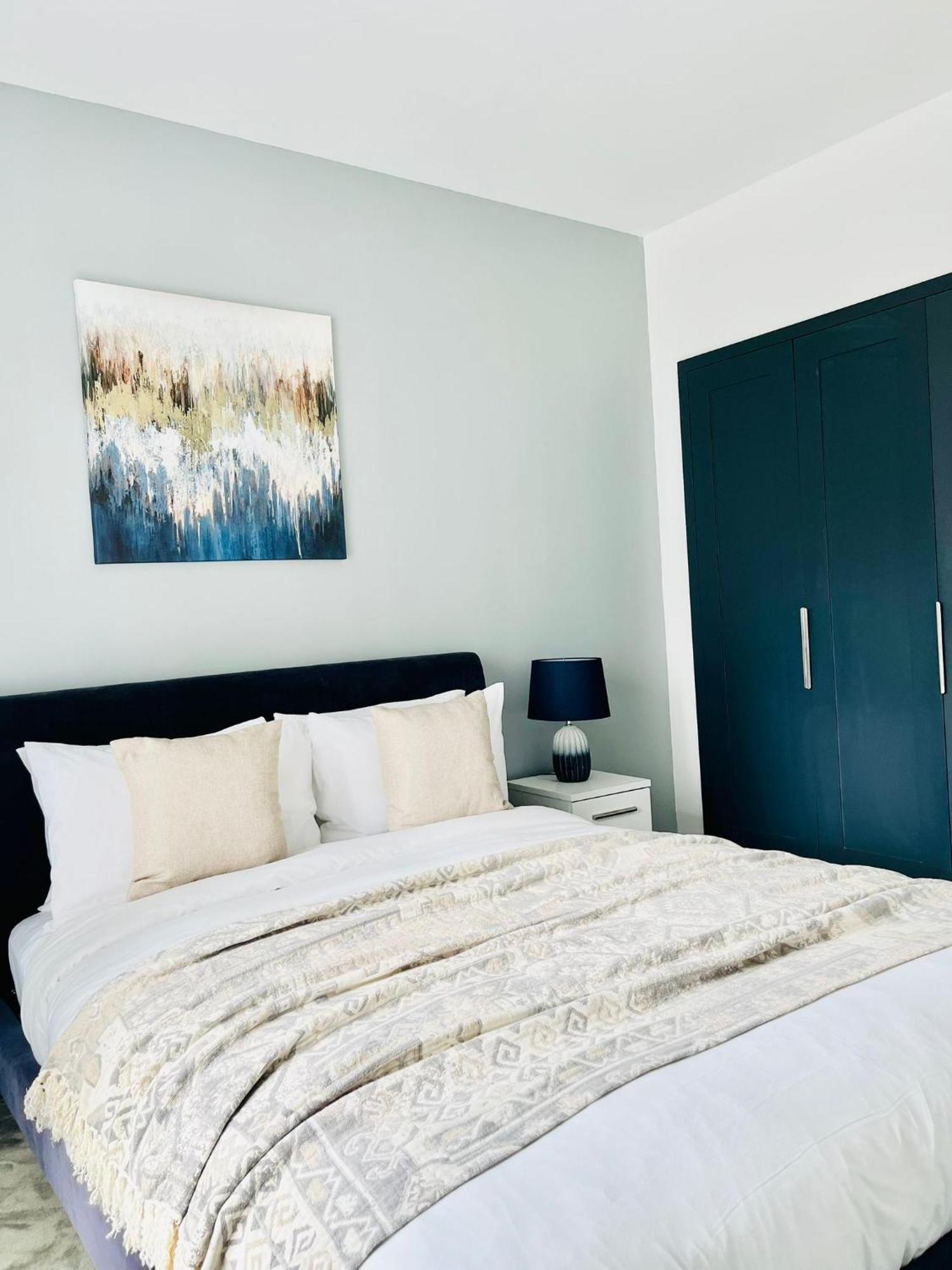 Apartment Luxurious - Prime Location Near Excel, O2 & Canary Wharf